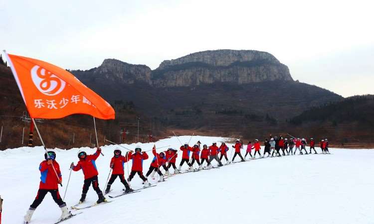 滑雪冬令營(yíng)