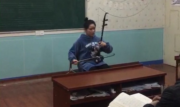 学院测试二胡