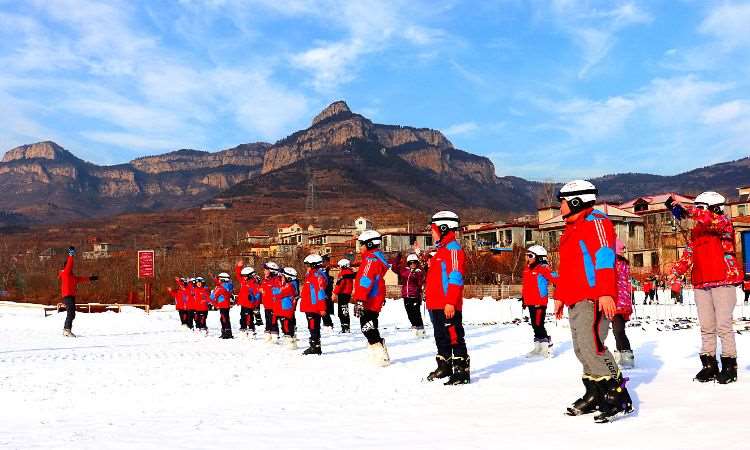 滑雪冬令营